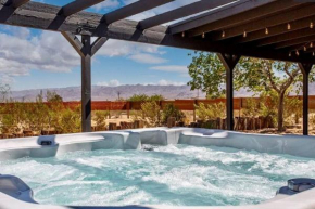 Cheerful 2bedroom home with hot tub and cowboy pool in Joshua Tree